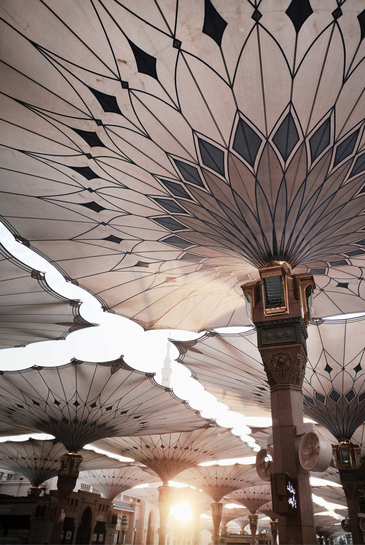 Al-Masjid an Nabawi No. 2 | Exklusive Islamische Fotografie Poster